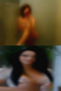 IN showing there mature black pussy.